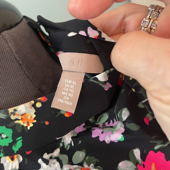 H&M Floral Print Blouse Size XL - Picture 7 of 11